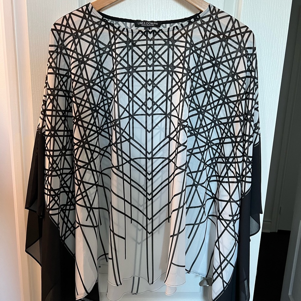 Línea Domani Flow Blouse Size L Elegant and Modern.
